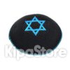 כיפה סרוגה בצבע שחור עם רקמת מגן דוד תכלת