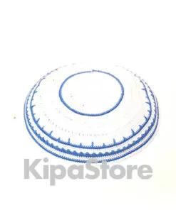 כיפה חגיגית בעבודת יד בצבעים לבן כחול פסים